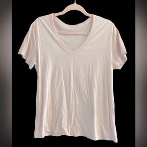 Universal thread women’s pink v neck T-shirt